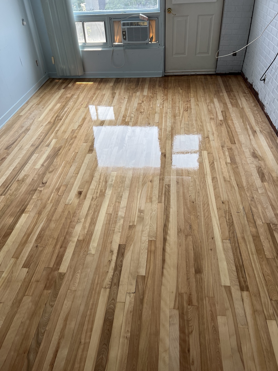 Plancher de bois franc restauré par Sablage Grande Ville