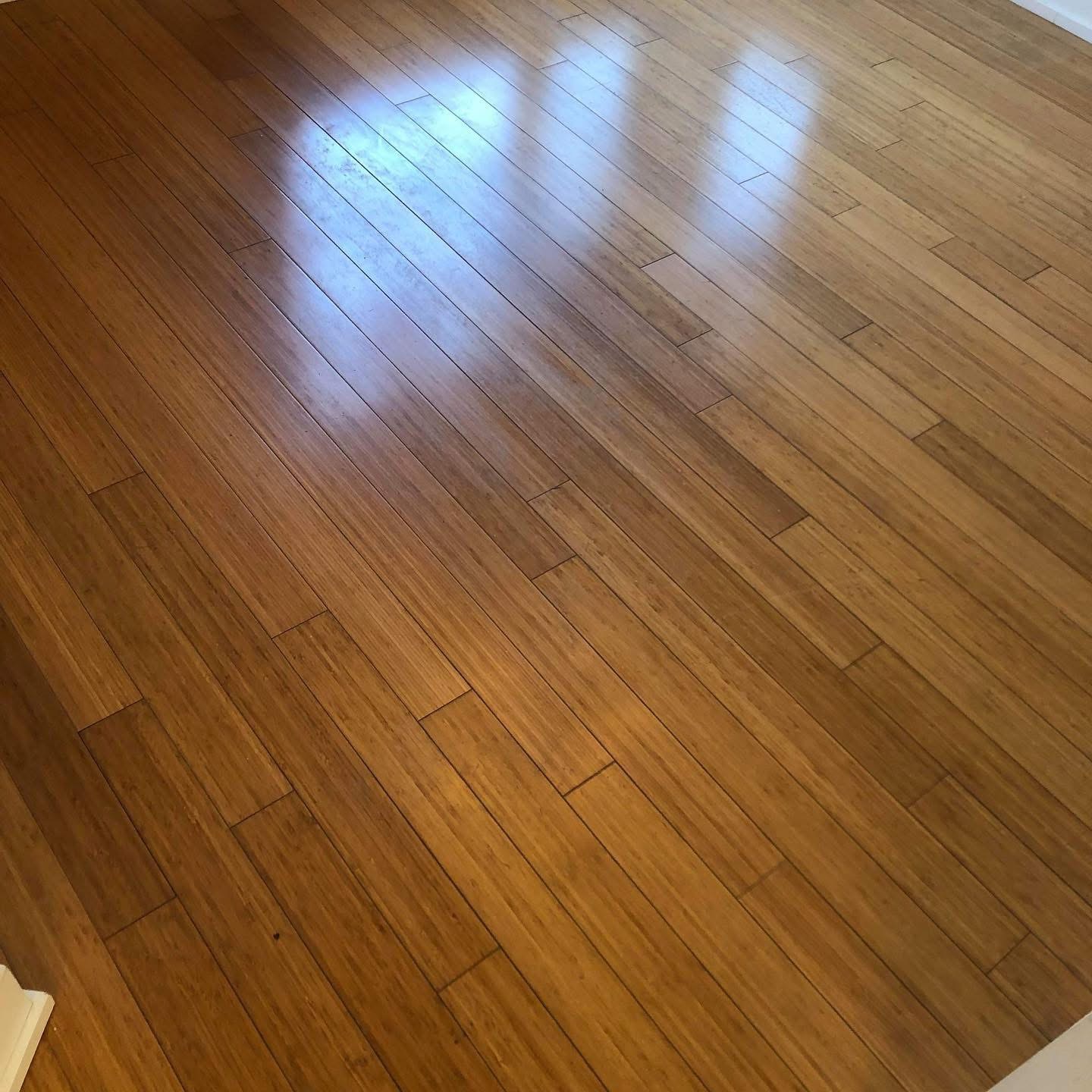 Plancher ambré avant le sablage